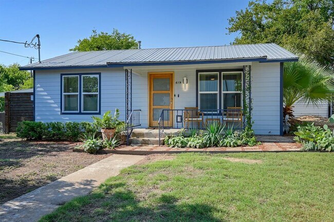 Building Photo - 619 Brentwood St