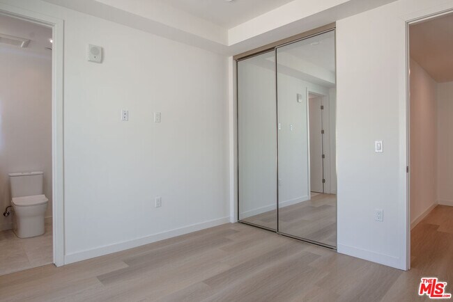Building Photo - 4406 Fulton Ave
