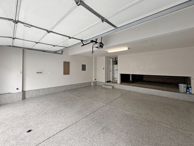 Building Photo - 3011 Cole Grade Dr