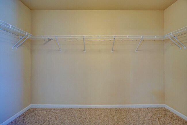 Building Photo - Gorgeous 4/5 BR, 3 BA, 2 Car Garage Home with Fenced Backyard and Large Storage Unit