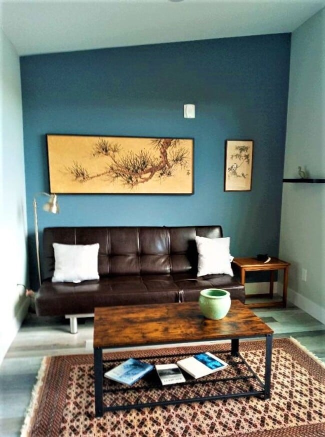 Building Photo - Fully Furnished 2 Bedroom 1 Bath Condo | T...