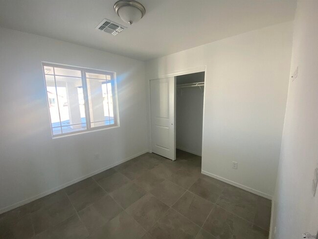 Building Photo - 4655 E Los Olivos Dr