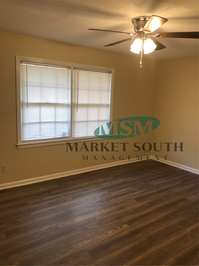 Building Photo - SOUTHSIDE - WINDSOR FOREST