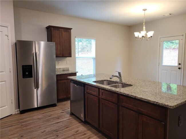 Building Photo - 205 Augusta Woods Dr