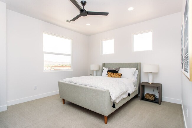 Building Photo - 2680 E Wake Frst Ln