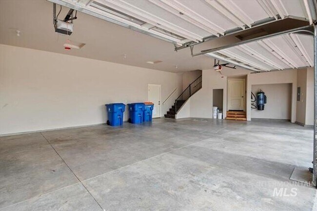 Building Photo - Exquisite home on acreage in Star