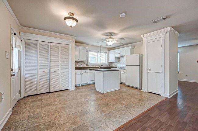 Building Photo - 20591 Sycamore Crest Ln