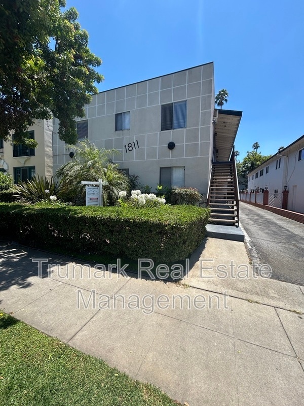 Building Photo - 1811 Huntington Dr