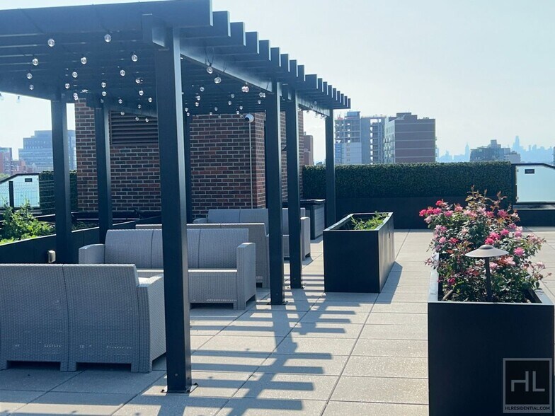 Building Photo - NORTHERN BOULEVARD