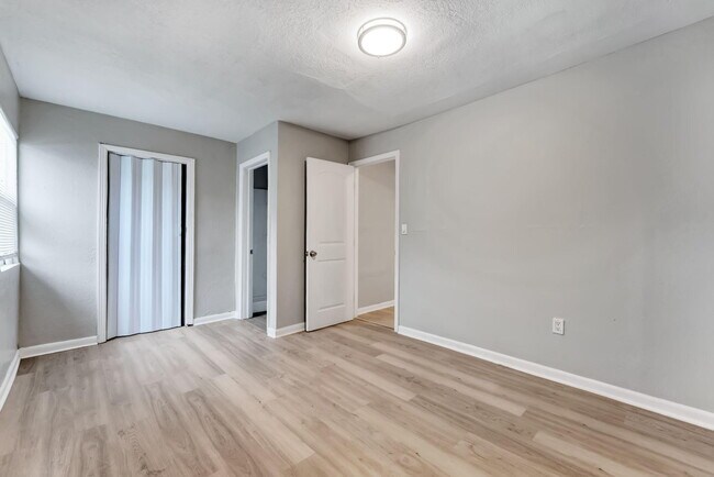 Building Photo - 172 W 15th St