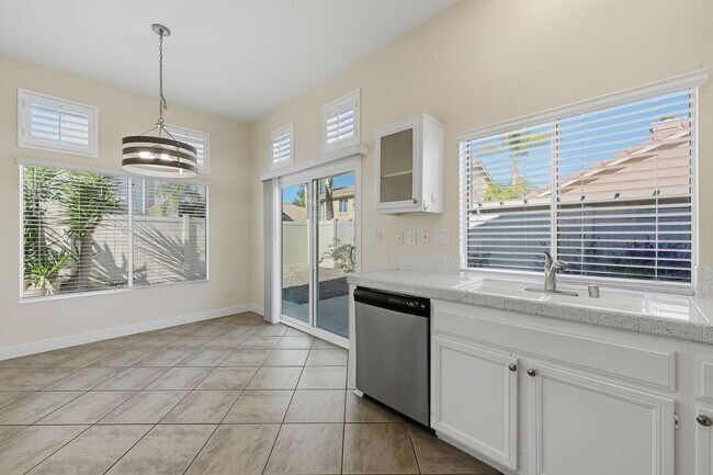 Building Photo - Bright, Updated Home with Spacious Layout & Low-Maintenance Yard
