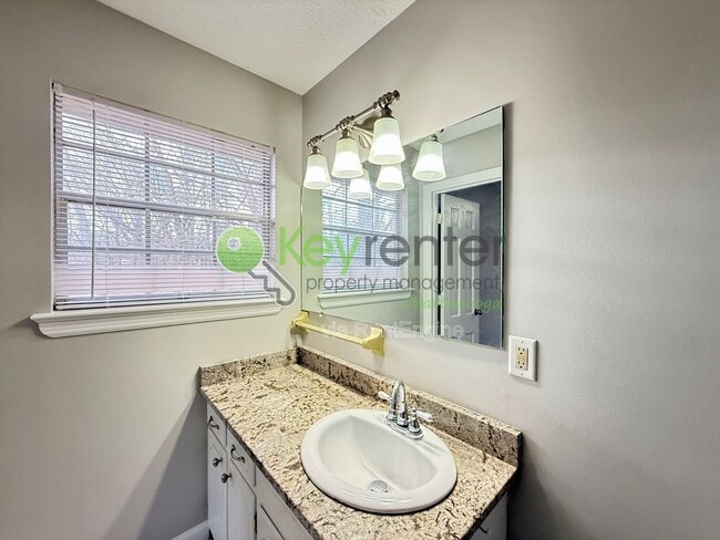 Building Photo - 1300 Highcrest Dr