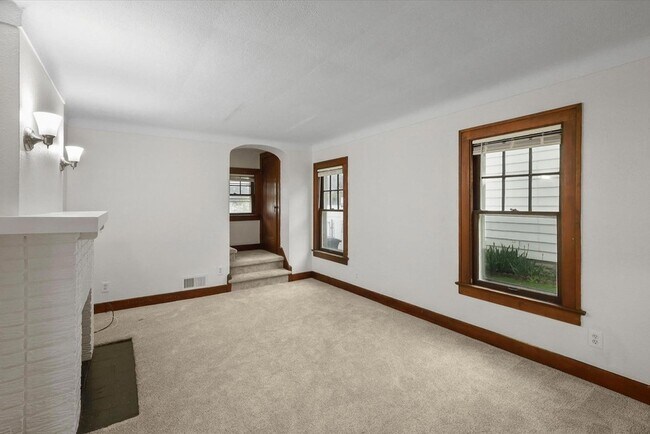 Building Photo - 446 W Capistrano Ave