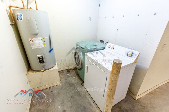 Building Photo - 6714 E Flynn Ave