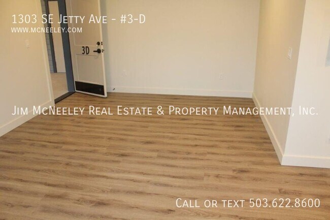 Building Photo - 1303 SE Jetty Ave