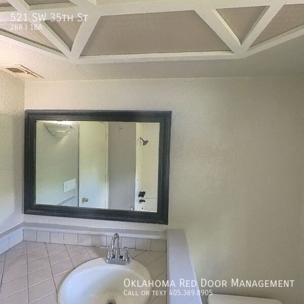 Building Photo - 521 SW 35th St