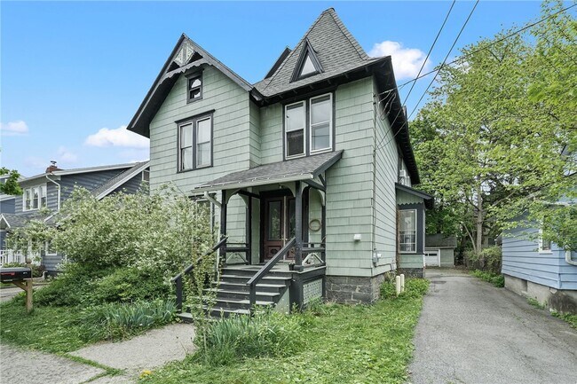 Primary Photo - 211 S Albany St