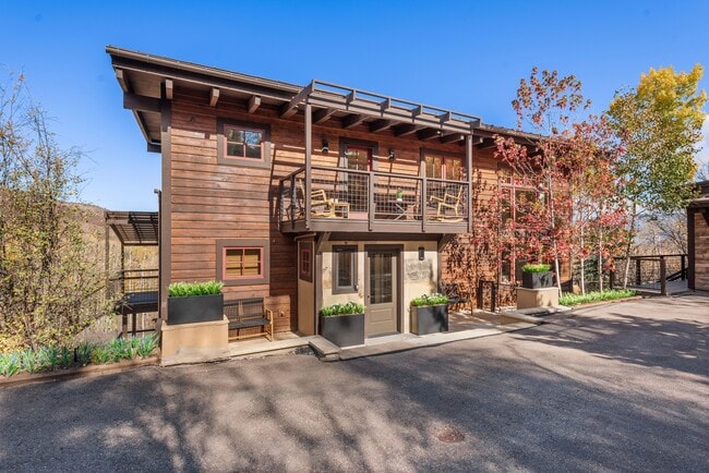 Building Photo - 71 N Ridge Ln
