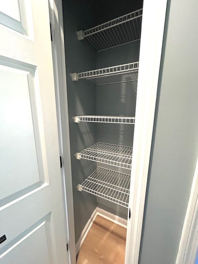 Building Photo - Spacious 3BR/2BA home in the highly desire...