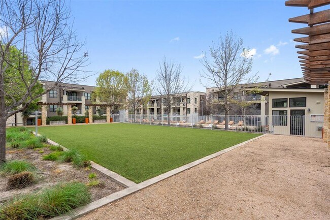 Building Photo - 2801 Dulce Ln