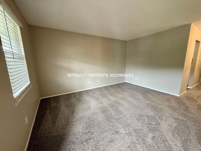 Building Photo - STUDIO Apartment Available