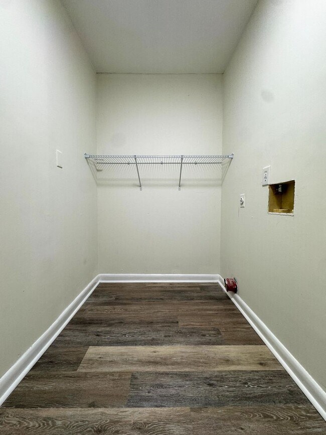 Building Photo - Beautifully Updated 3 Bed 2 Bath Home
