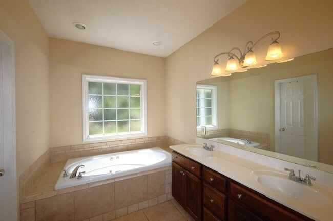 Building Photo - 4620 Oxbottom Dr