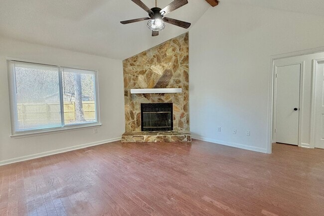 Building Photo - AVAILABLE NOW! (One Pet Maximum)