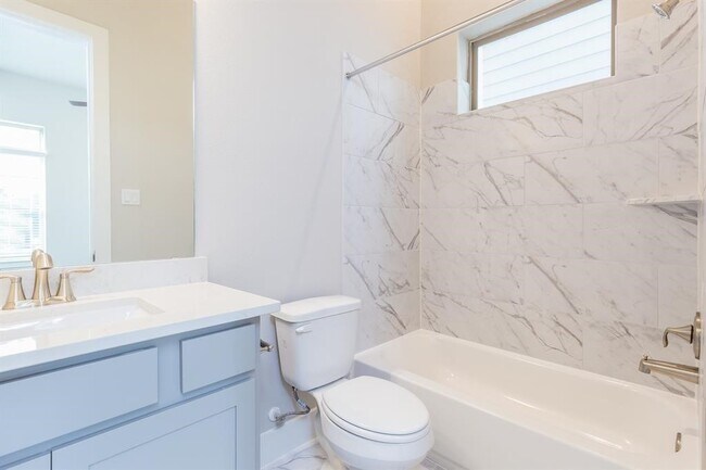 Building Photo - 5836 E Post Oak Ln