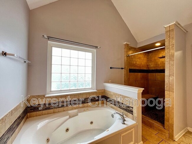 Building Photo - 5775 Crooked Creek Dr