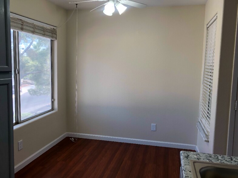 Building Photo - 3038 Tarpon Dr
