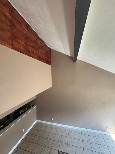 Building Photo - 1860 Nekoma Ct