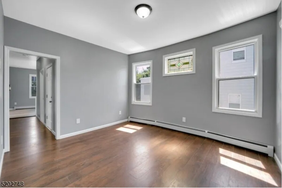 Building Photo - 106 Vermont Ave