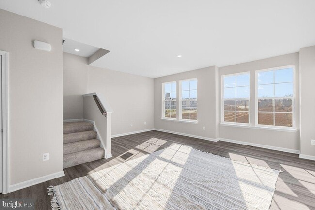 Building Photo - 569 Seeback Dr