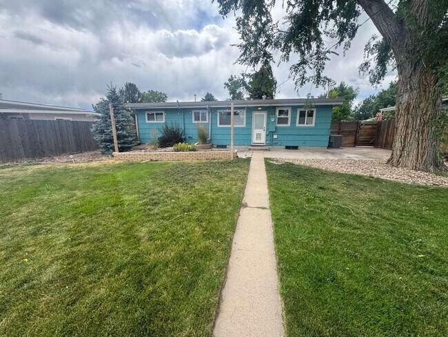 Building Photo - Spacious 3 Bed 2 Bath in the heart of Littleton