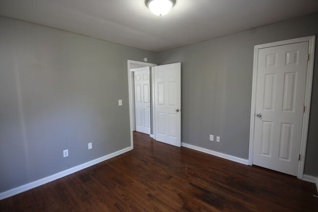 Building Photo - Rossville Home  2 bed 2 bath