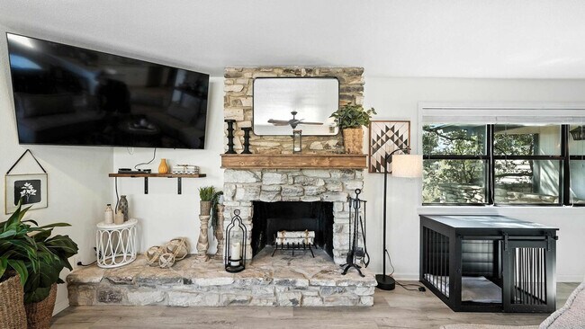 Building Photo - 1240 Canyon Springs Dr