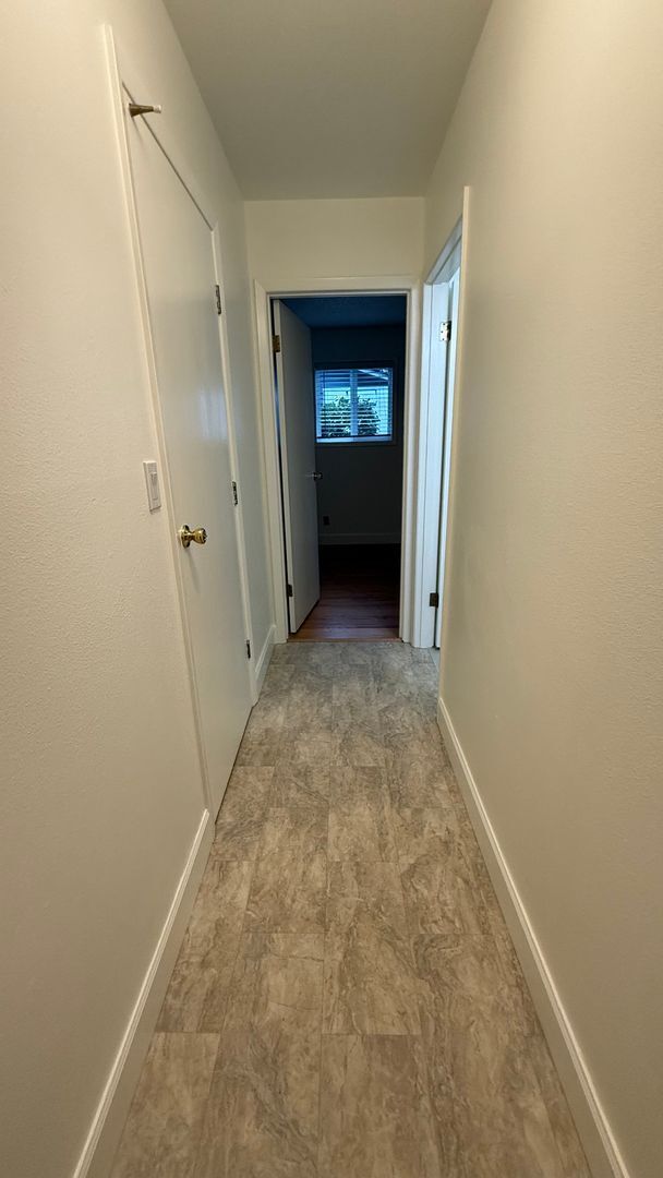 Building Photo - Stunning Forest Retreat in Lake Oswego 3 beds 2 baths + Den; Video!