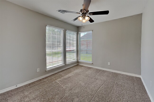 Building Photo - 6823 Heather Hollow Dr