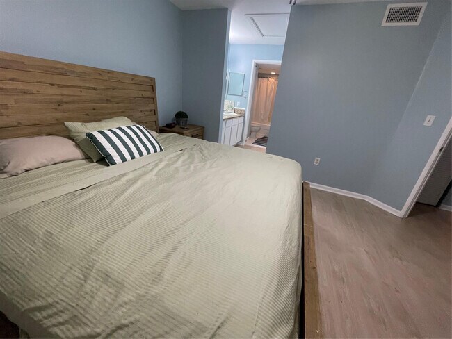 Building Photo - 200 Scotia Dr