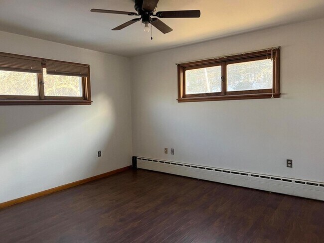 Building Photo - 706 E Catawissa St