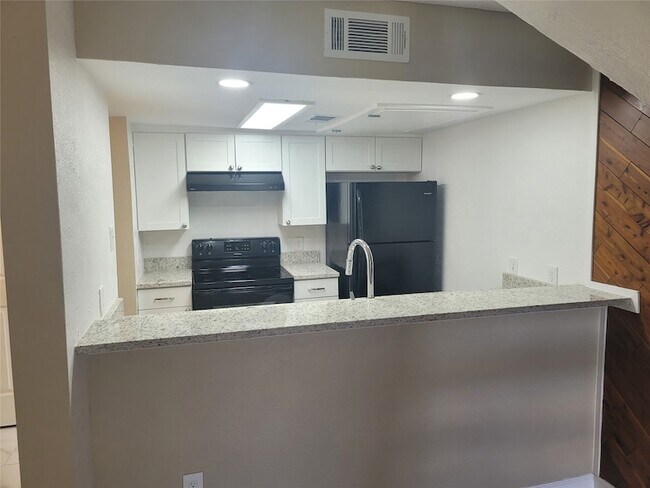 Building Photo - 4616 Country Creek Dr