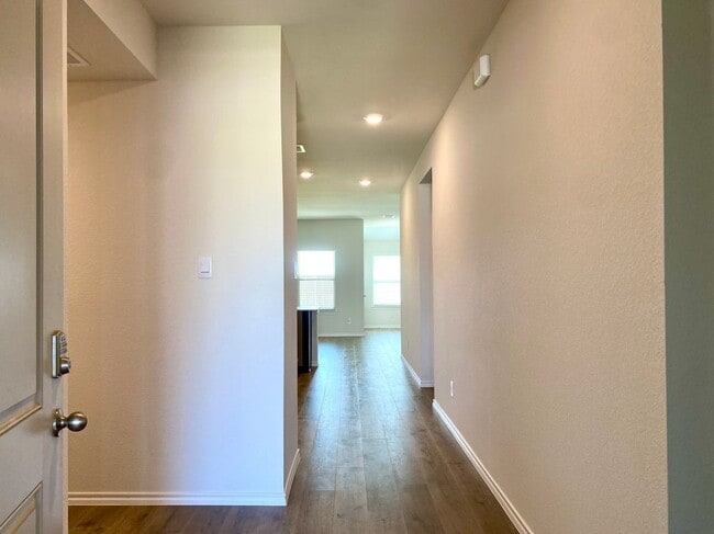 Building Photo - 5111 Knob Hl Dr