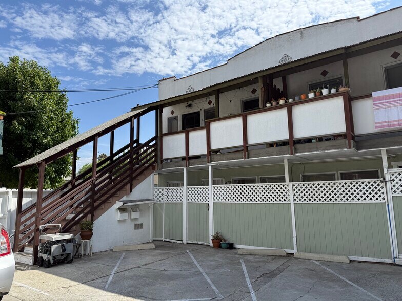 Building Photo - 386 Carroll Park E
