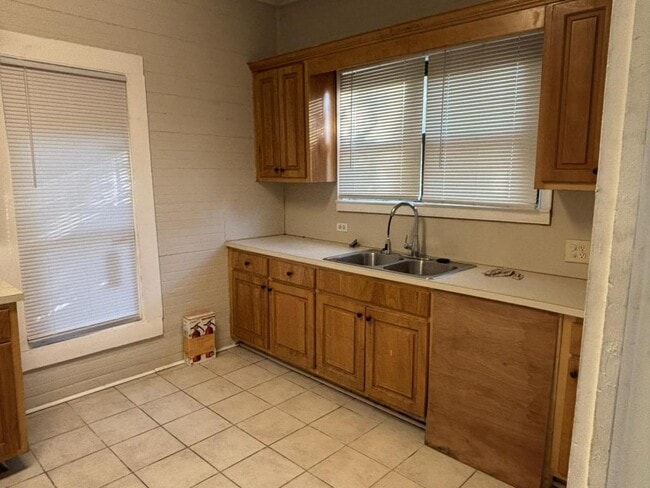 Building Photo - 1351 Springer St