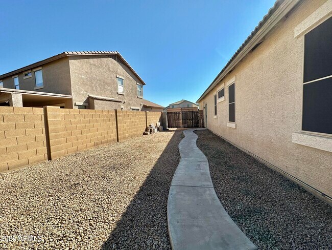 Building Photo - 17916 W Maui Ln