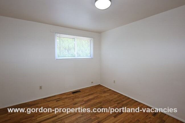 Building Photo - SE Tenino St - Brentwood-Darlington ranch-style 3 bedroom home