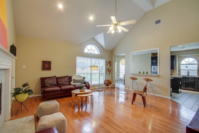 Building Photo - Big & Beautiful in Coppell