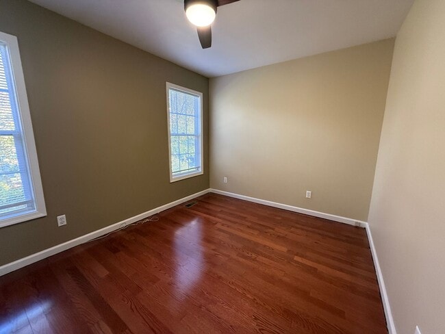 Building Photo - 504 9th St SW