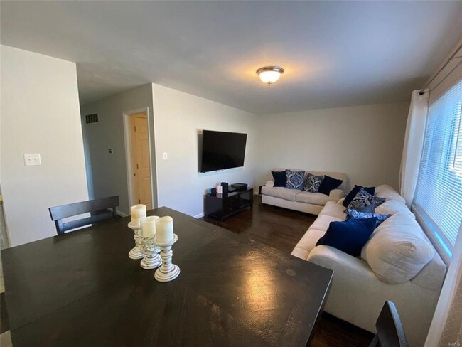 Building Photo - 7 Edgeworth Ave